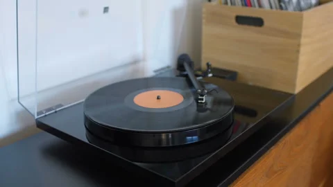 Spinning vinyl on a turntable Stock-Footage 331312514