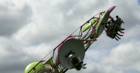 Spinning wheel at amusement park 스톡 동영상 41611979