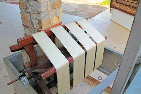 Spinning Wheel for Separating Silk Thread from Cocoons Foto stock