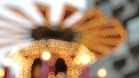 Spinning Xmas Lights Pull Focus Atop German Christmas Market Stall 库存影片 44518214