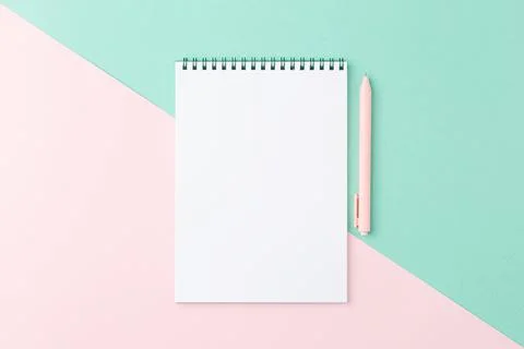 Spiral notepad with pen on two colour background. Stock-Fotos