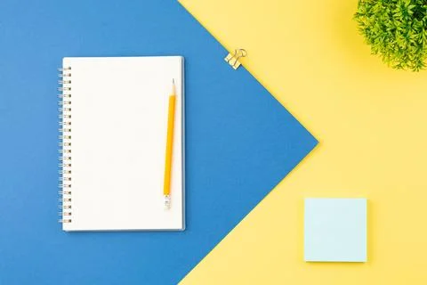 Spiral notepad with pencil on office table. Foto stock