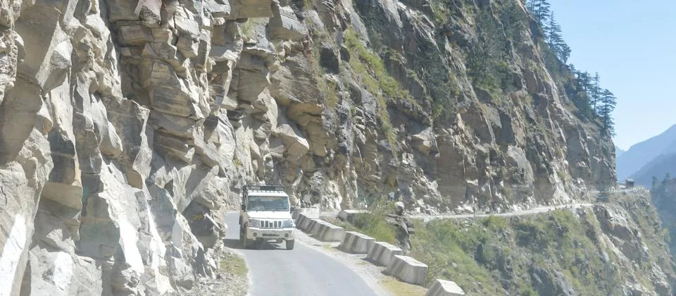 Spiral S-shape zigzag pattern hairpin curve winding Two Lane Highway Mountain 스톡 사진