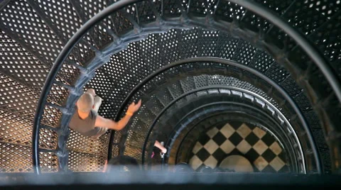 Spiral staircase tight Vídeos de archivo 35947707