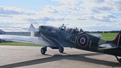 Spitfire Mark 1X Engine Start Video stock 162863255
