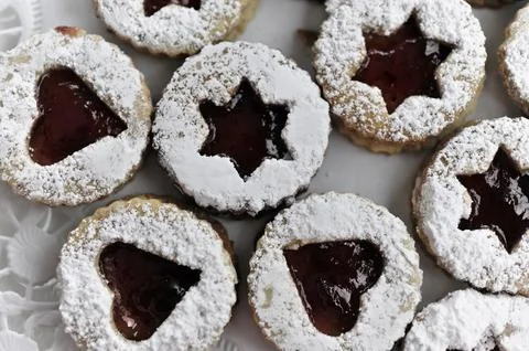 Spitzbuben, small Spitzbuben, fine biscuits with star pattern, dusted with Stock Photos