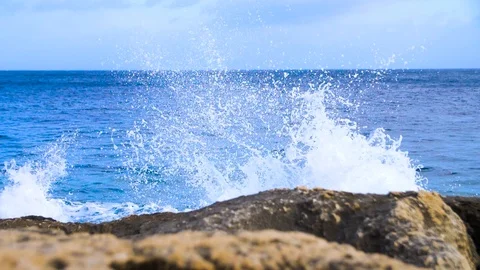 Splash at the beach Stockbeeldmateriaal 100705553