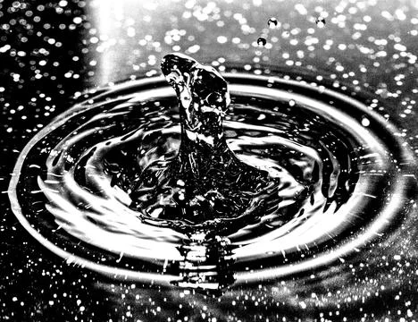 Splash - a falling drop of water in a macro photography shot Stock Photos