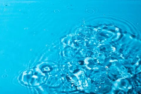 Splash of water on a blue background. Abstract wallpaper Foto stock