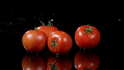 Splash of water falling down on branch of cherry tomatoes in slow motion 動画素材 89338787