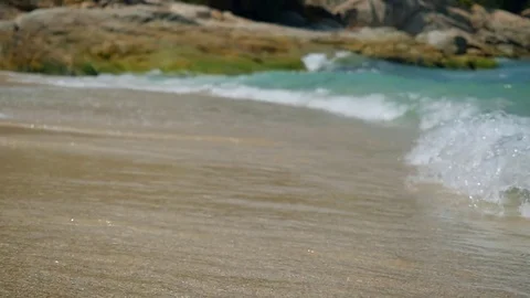 Splash waves arriving on a tropical beach in slow motion. 1920x1080 Video stock 70636996