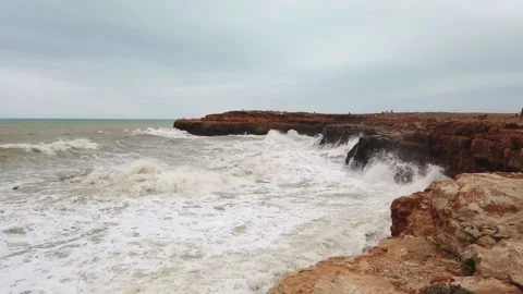 Splashes from atlantic ocean big waves over cliffs Stock-Footage 133804712