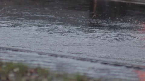 Splashes from car wheels on the road while driving through puddles in the city Stockbeeldmateriaal 314885919
