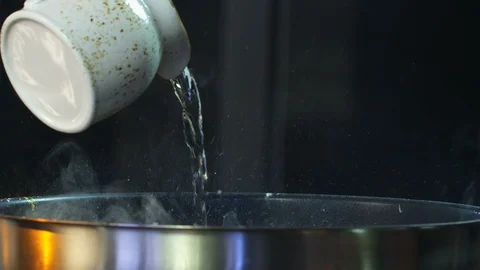 Splashes Oil Stock-Footage 125985167