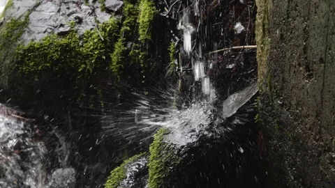 Splashes of water falling on a rock Stockbeeldmateriaal 88809429