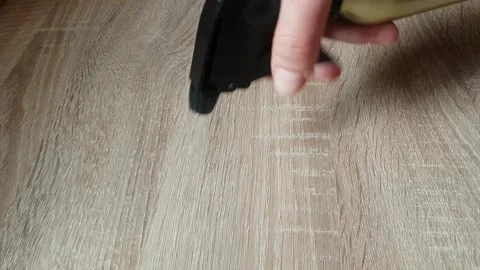 Splashing alcohol on the table Stock-Footage 130496095