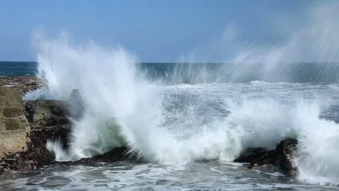 Splashing Waves and Reefs 스톡 동영상 324953478