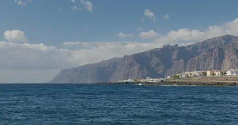 Splashing waves. Los gigantes cliifs. Puerto de Santiago, Tenerife. Punta Blanca Stock Footage 196447970