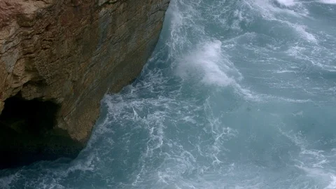 Splashing waves. Malta Vidéo 89134639