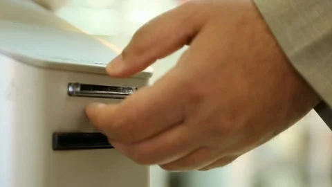 Split from ATM 動画素材 123015223