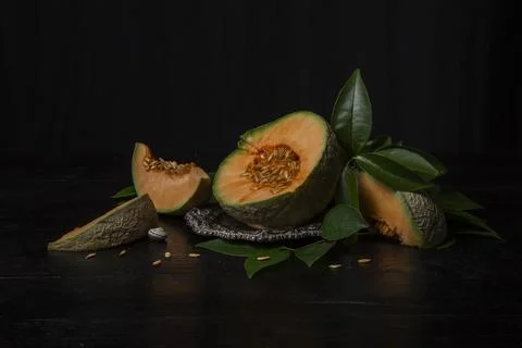 Split cantaloupe melon with black background Foto stock