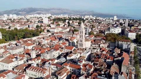 Split, Croata - St. Dominus Cathedral with mountain and sea views, 2.7k 動画素材 143339350