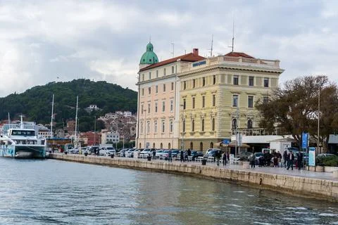 Split, Croatia - 10.22.2025: Split Riva Waterfront with Historic Architectu.. Foto stock