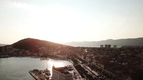 Split, Croatia. Drone Aerial View of Sunset Above City, Riva Boardwalk, Vídeos de archivo 131602096