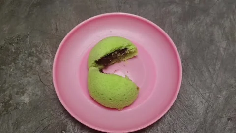 Split green pandan steamed bread Stock Footage 323579608
