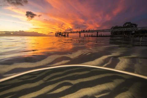 Split level ocean view and jetty, Stradbroke Island, Moreton Bay, Queensland, Foto stock