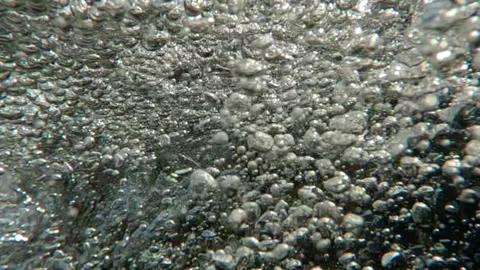 Split level underwater shot of camera descending underwater into fast flowing Video stock 309725257