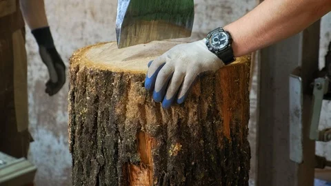 Split prepared scorched and boiled wood. Wine barrels are made from it. 4k Stockbeeldmateriaal 122634412