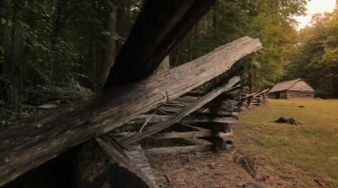 Split rail fence, old barn, dolly right Stockbeeldmateriaal 8669505