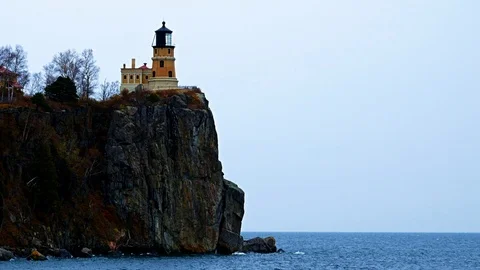 Split Rock Lighthouse on the north shore of Lake Superior near Duluth MN Vidéo 99268312