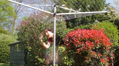 Split screen special effect of woman hiding begin thin pole 스톡 동영상 128951817