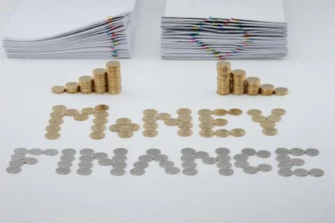Split step pile of gold coins and pile overload document Foto stock
