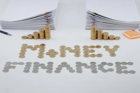 Split step pile of gold coins and pile overload paperwork Foto stock