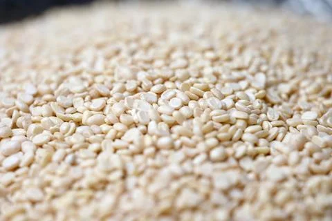 Split Urad Dal Texture in Spoon, Angled Top View Macro Food Photograph with.. Foto stock