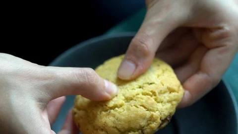 Splitting chocolate cookie Stock Footage 113218879