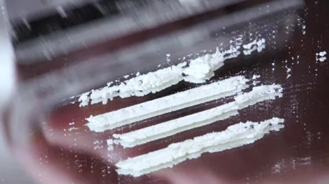 Splitting cocaine on the mirror HD Stock Footage 8993381