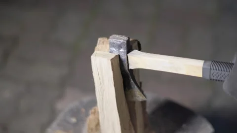 Splitting Firewood for Backyard Camping 動画素材 346533962