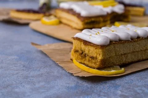 Sponge cake with jam Foto stock