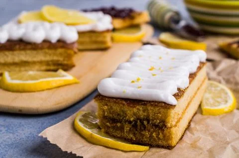 Sponge cake with jam Foto stock