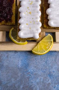 Sponge cake with jam Foto stock