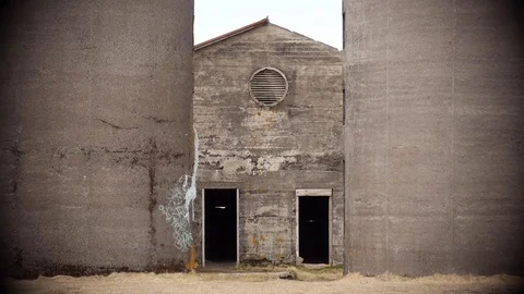 Spooky abandoned barn Stock Footage 84993674