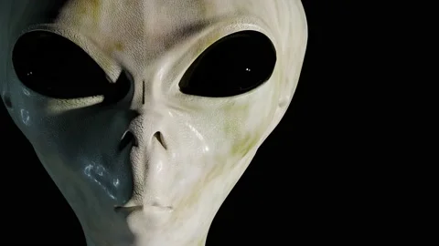 Spooky alien's face and lightning around. 3D rendered animation. 스톡 동영상 144071933