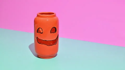 Spooky Blinking Lantern: Halloween Magic in Stop Motion 動画素材 251134301