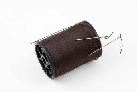 Spool of thread with needle Foto stock