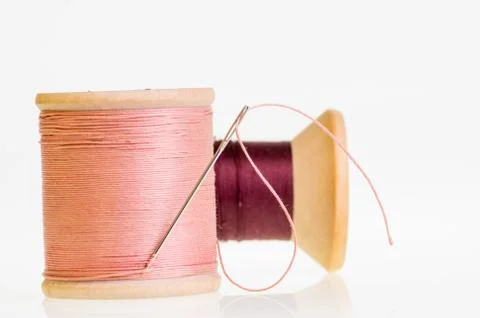 Spools of sewing thread with needle Foto stock