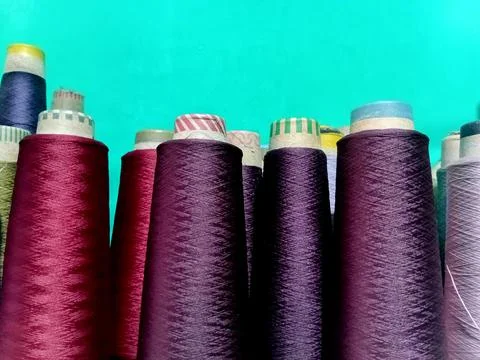 Spools Sewing of Thread in Various Colors. Foto stock